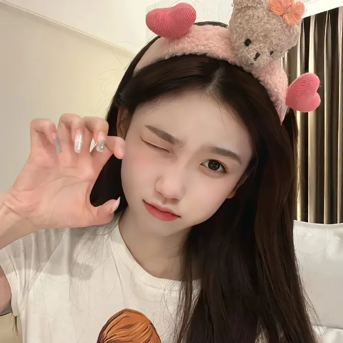 乐坛天后与前任深夜同框，公司火速否认，连日来持续发酵